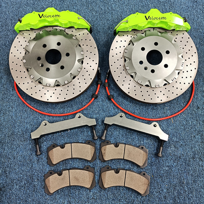 ด้านหน้า 6 Piston GT6 Auto Calipers เทคโนโลยี Monoblock พร้อมประสิทธิภาพชั้นวางสูงสุด