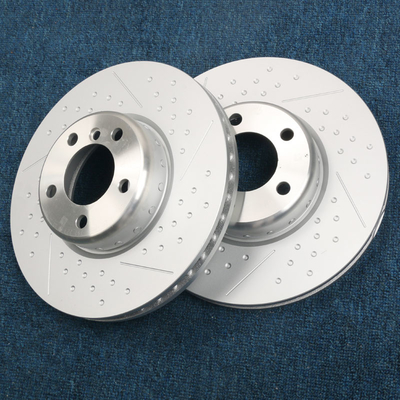 เหล็กกล้าคาร์บอนสูงเจาะและ Slotted โรเตอร์และแผ่นรองสำหรับ BMW 4 Pot Brake Calipers Kits