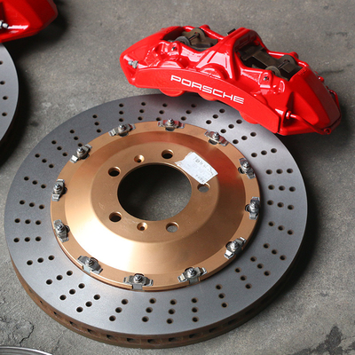 คาลิปเปอร์เบรกของรถปอร์เช่อัพเกรดเป็น GT6 6 POT คาลิปเปอร์สีแดงปรับปรุงพลังการหยุด