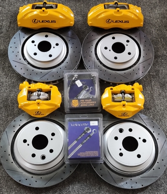 ขอบ R18 ชุดคาลิปเปอร์เบรกรถยนต์ที่ได้รับการอัพเกรด Toyota Reiz / Brembo Caliper ที่ได้รับการตกแต่งใหม่